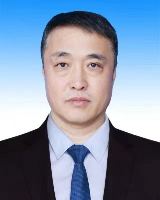 李岩岭（内蒙古自治区扎兰屯市政府党组成员、副市长，公安局党委书记、局长）