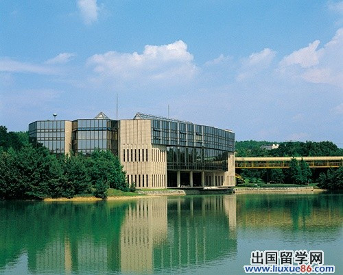 名古屋商科大学