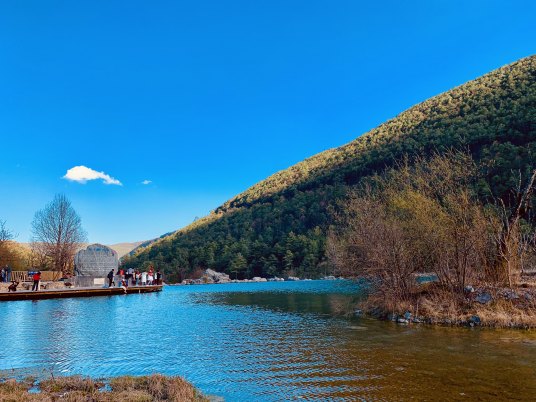 蓝月谷风景区