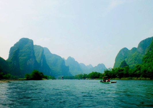 《桂林山水》原文，老舍