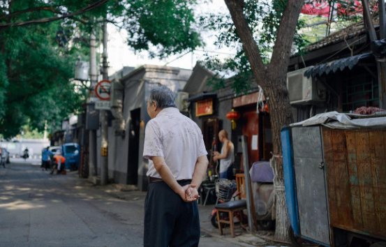 生活虐我千百遍 我待生活如初恋的意思是什么？