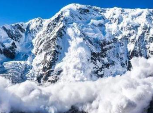 雪崩的时候没有一片雪花是无辜的是什么意思？